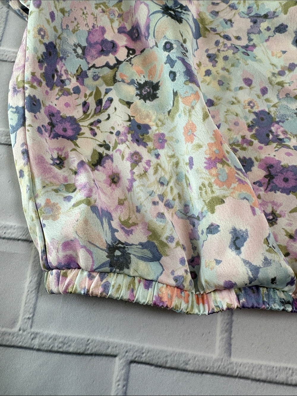 ASTR The Label * Pastel Floral Wrap Blouse in Pastels Sz M - Picture 9 of 11
